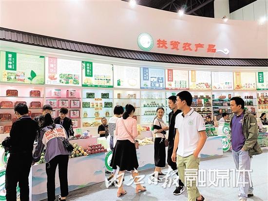 內江40家扶貧產(chǎn)品貼上“四川扶貧”集體商標